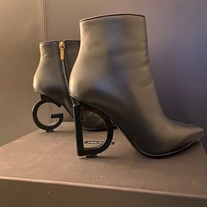 D&G Stivaletto booties